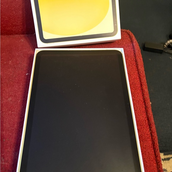 Apple Black Tablet with Yellow Box - Picture 1 of 5